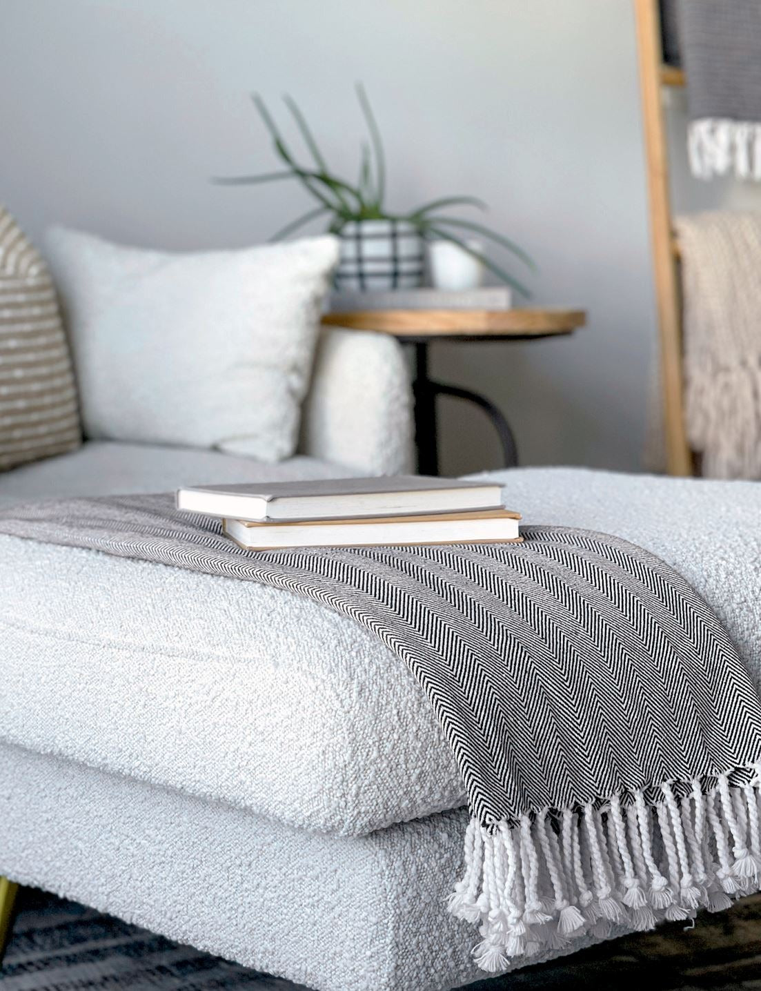 Sydney Throw, Black