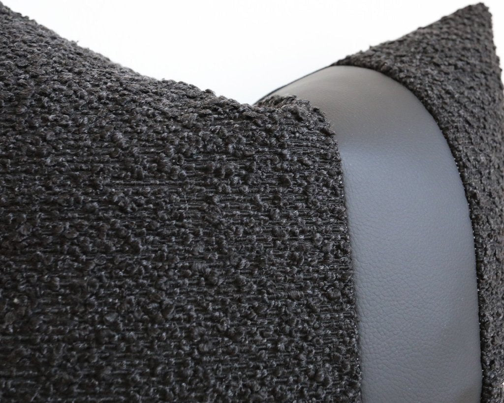 Caruso, All Black, Boucle